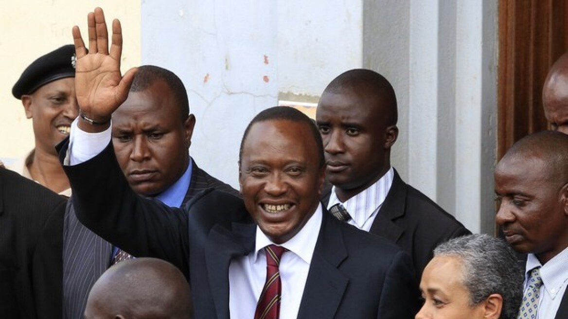Κένυα: Ο Ουχούρου Κενυάτα επανεξελέγη πρόεδρος με 54,27% 